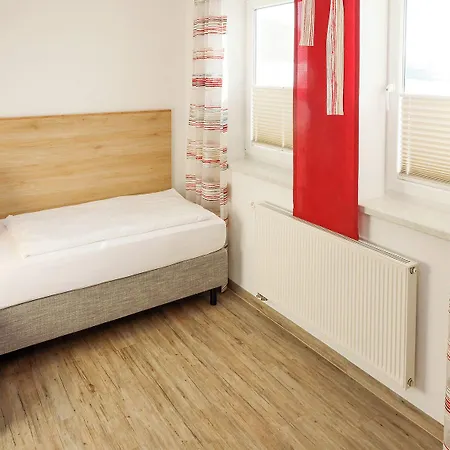 Zur Linde Pensjonat 3*